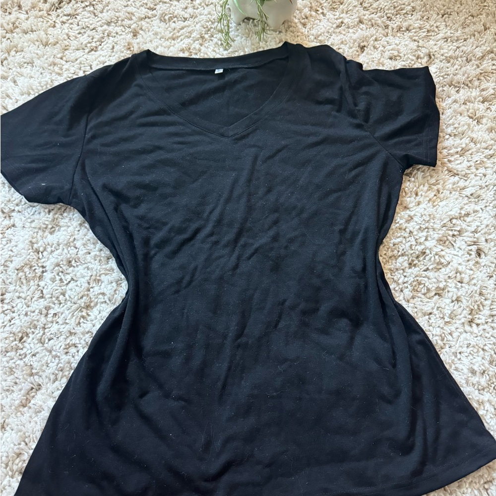 Black extra soft simple casual v-neck t shirt size large